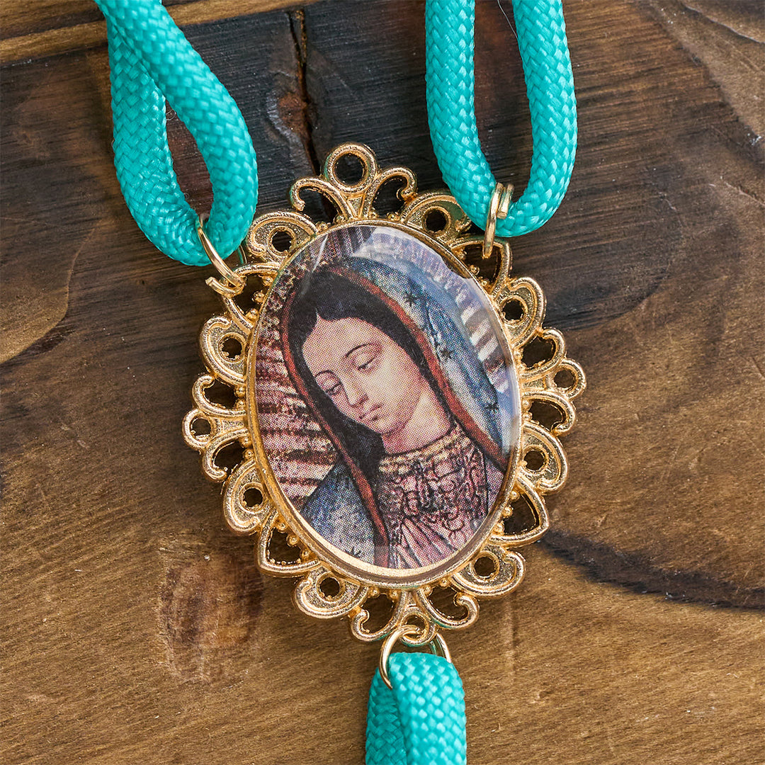 Christianartworkshop Chapelet turquoise vif à nœuds avec camée de Guadalupe : Prise en main ferme, concentration divine - image 7