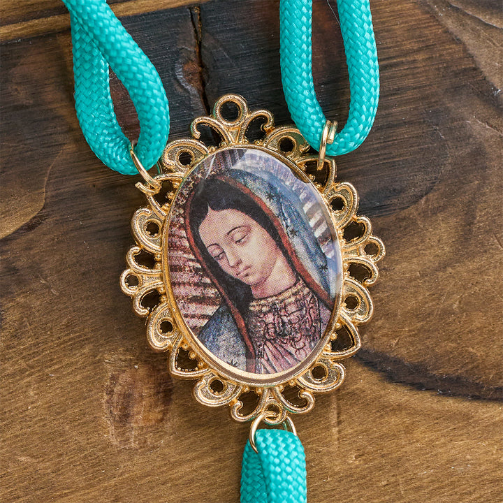 Christianartworkshop Chapelet turquoise vif à nœuds avec camée de Guadalupe : Prise en main ferme, concentration divine - image 7
