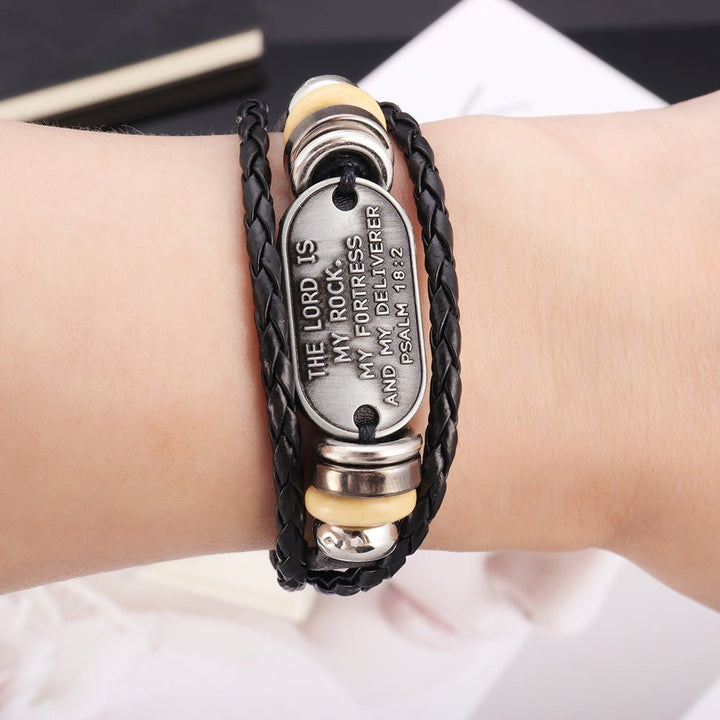 Bracelet en cuir tressé fait main par Christianartworkshop avec inscription du Psaume 18:2 - image 1