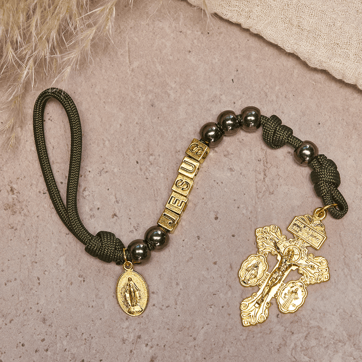 Christianartworkshop Chapelet de poche compact en perles d'hématite avec crucifix et lettre personnalisée « Jésus ». - image 1