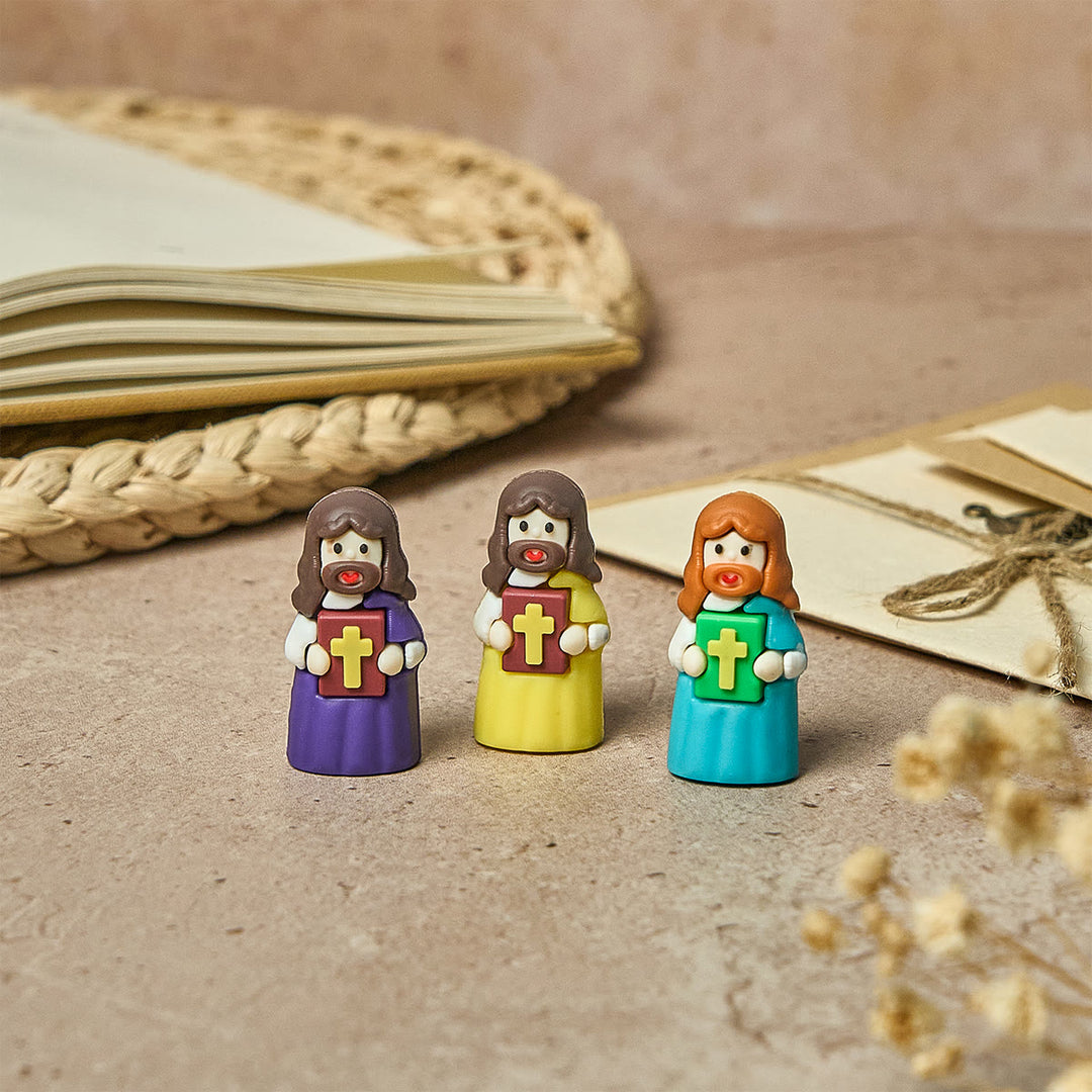 Christianartworkshop Ensemble de 3 mini-figurines colorées avec croix et Bible pour bureau, voiture, table de chevet - 30 pièces/ensemble - image 0