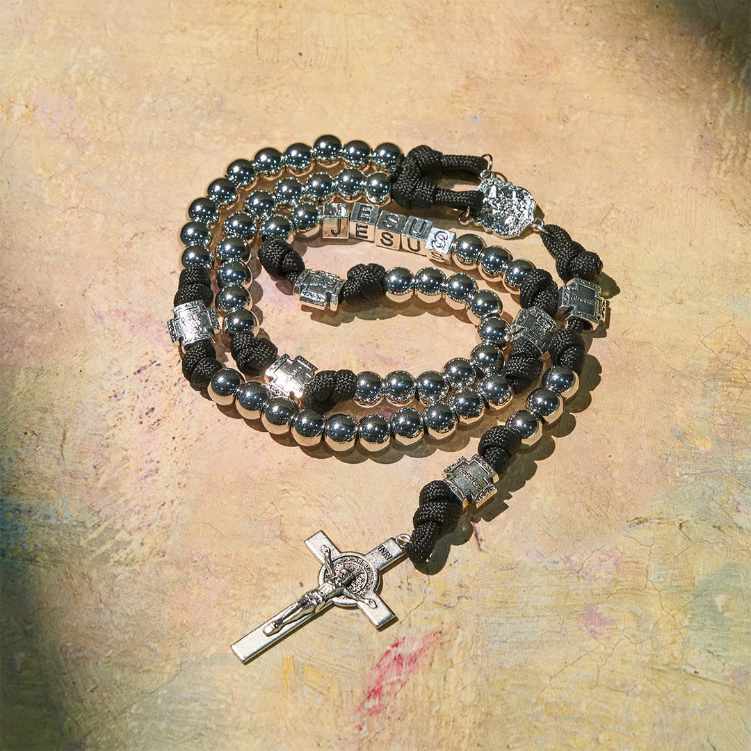 Christianartworkshop Chapelet personnalisé « Prière de combat » avec perles argentées et lettre JÉSUS personnalisée - image 4