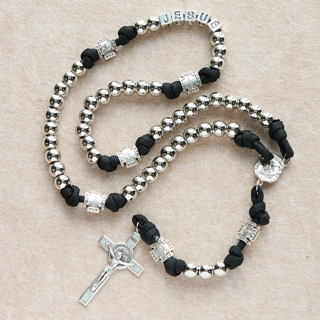 Christianartworkshop Chapelet personnalisé « Prière de combat » avec perles argentées et lettre JÉSUS personnalisée - JÉSUS (Sans douane) - image 0