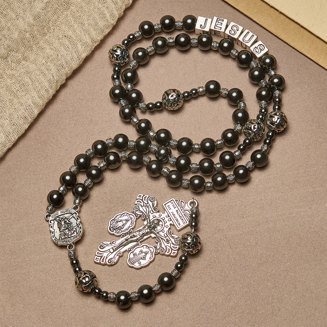 Christianartworkshop Chapelet personnalisé en agate noire avec écusson de saint Michel et inscription personnalisée « Jésus » - JÉSUS (Sans coutume) - image 0