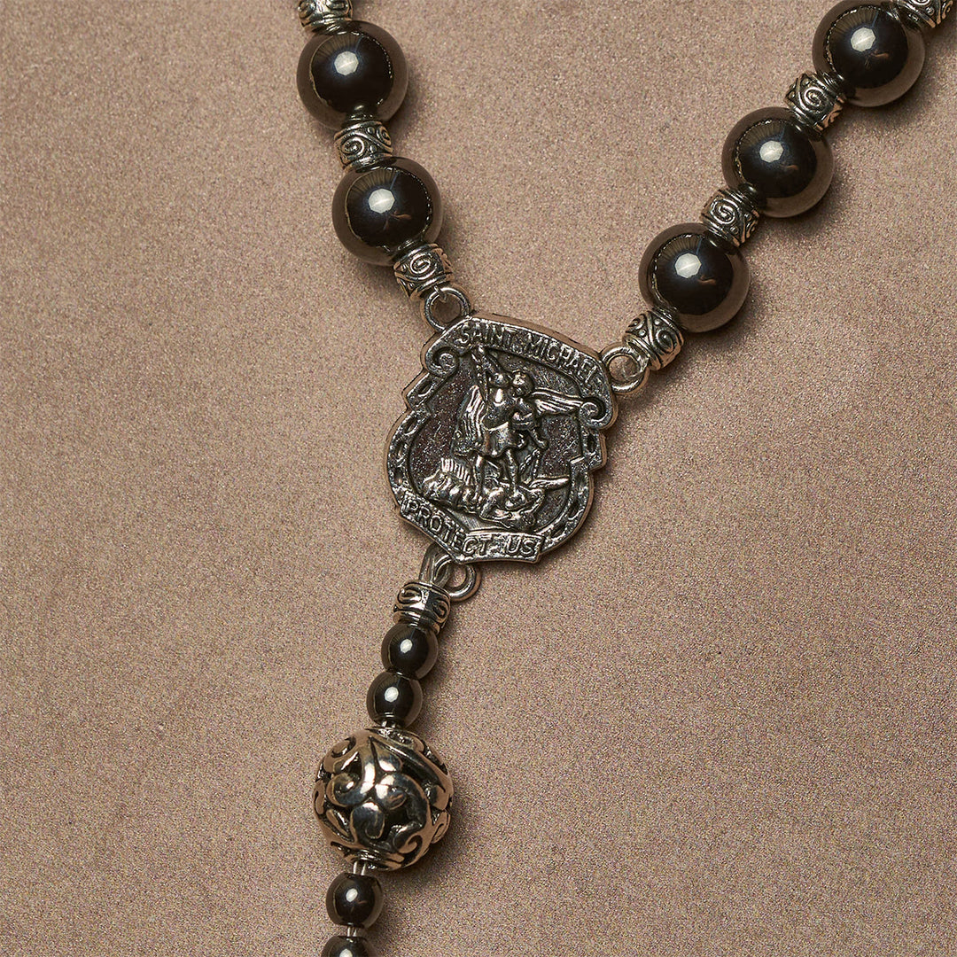 Christianartworkshop Chapelet personnalisé en agate noire avec écusson de saint Michel et inscription personnalisée « Jésus » - image 7