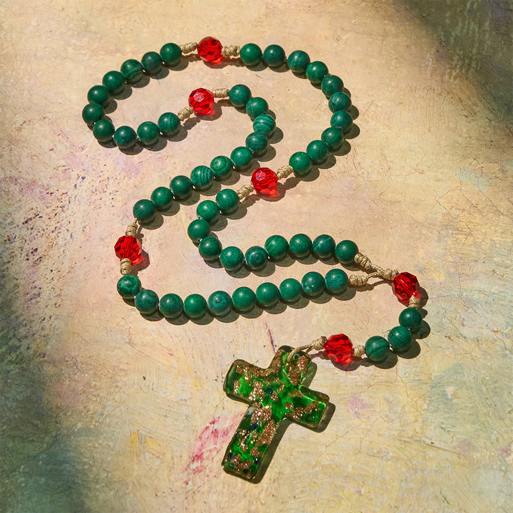 Christianartworkshop Chapelet en pierre à motifs verts pour la prière dévote : Croix en verre vert et doré - image 2