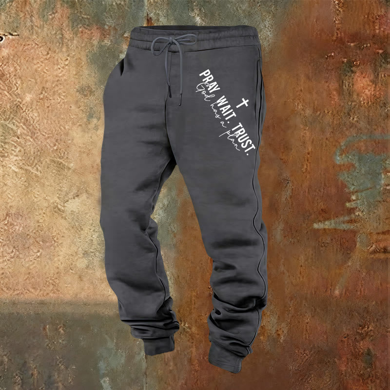 Pantalon de survêtement Christianartworkshop « Prier, Attendre, Faire confiance » : Mantra de foi sur la hanche - Gris chaud - 2XL - image 12