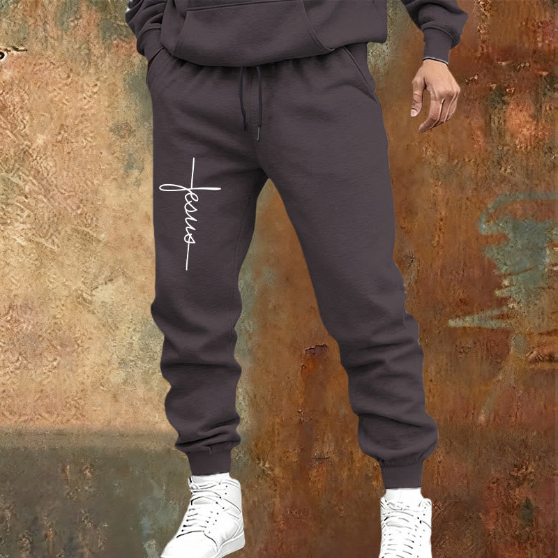 Pantalon de survêtement minimaliste avec croix et inscription « Christianartworkshop » : Chaque pas avec Jésus - image 1
