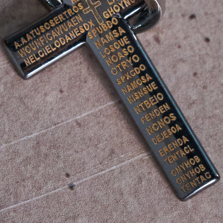 Christianartworkshop Collier pendentif croix à anneaux entrelacés avec le Notre Père : un style audacieux et une signification sacrée - image 5