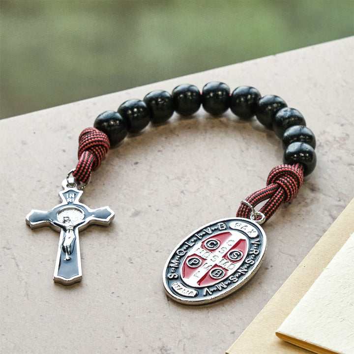Christianartworkshop Chapelet de poche en paracorde Faith Defender avec saint Benoît : Bouclier du Christ - Saint Benoît et le Crucifix - image 0