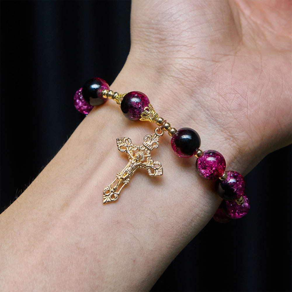 Christianartworkshop Bracelet en perles de verre rose et noir avec croix dorée, symbole de grâce et de force - image 1
