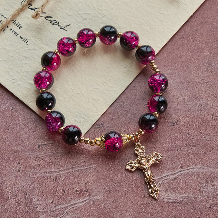 Christianartworkshop Bracelet en perles de verre rose et noir avec croix dorée, symbole de grâce et de force - Tour de poignet : 15-18 cm - image 0