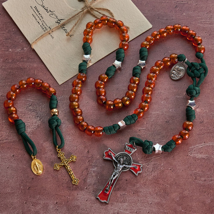 Christianartworkshop Chapelet de Noël en perles ambrées et paracorde verte avec médaille de la Sainte Famille - image 4