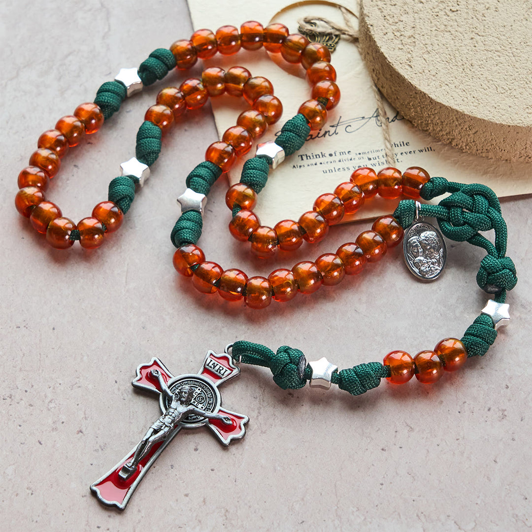 Christianartworkshop Chapelet de Noël en perles ambrées et paracorde verte avec médaille de la Sainte Famille - image 7