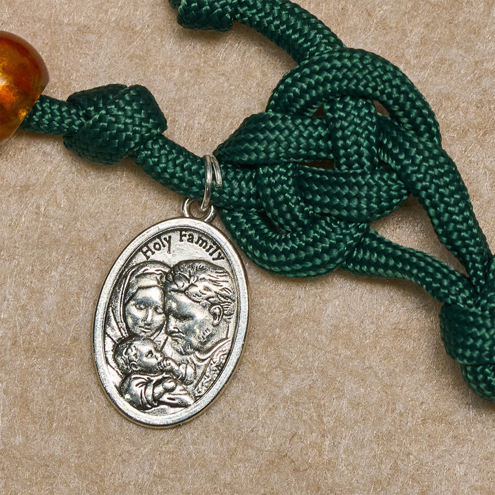 Christianartworkshop Chapelet de Noël en perles ambrées et paracorde verte avec médaille de la Sainte Famille - image 8