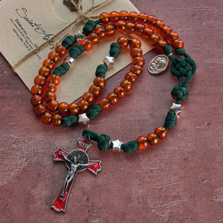 Christianartworkshop Chapelet de Noël en perles ambrées et paracorde verte avec médaille de la Sainte Famille - image 5