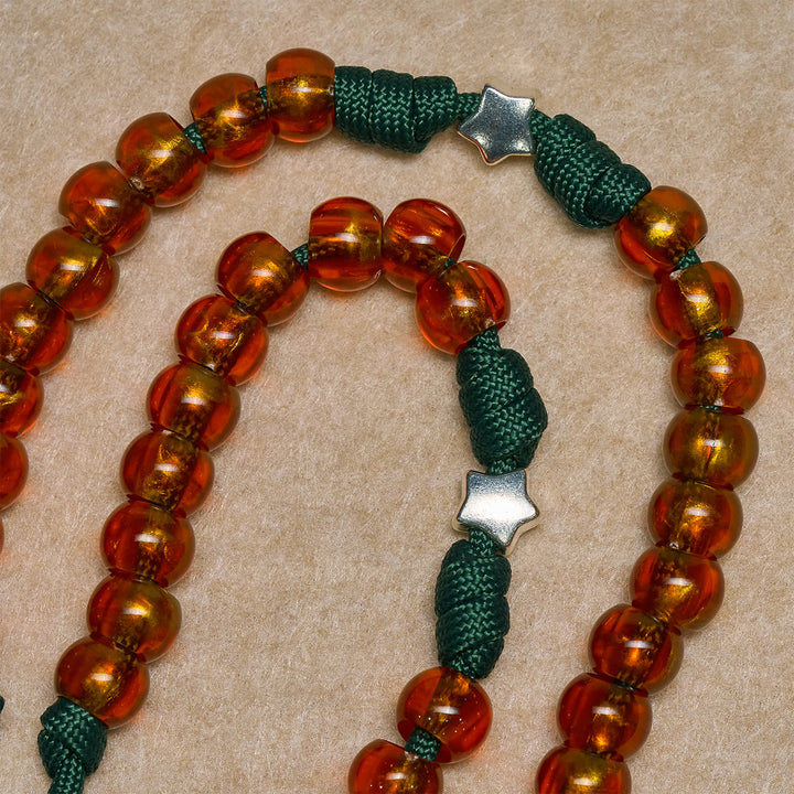 Christianartworkshop Chapelet de Noël en perles ambrées et paracorde verte avec médaille de la Sainte Famille - image 11