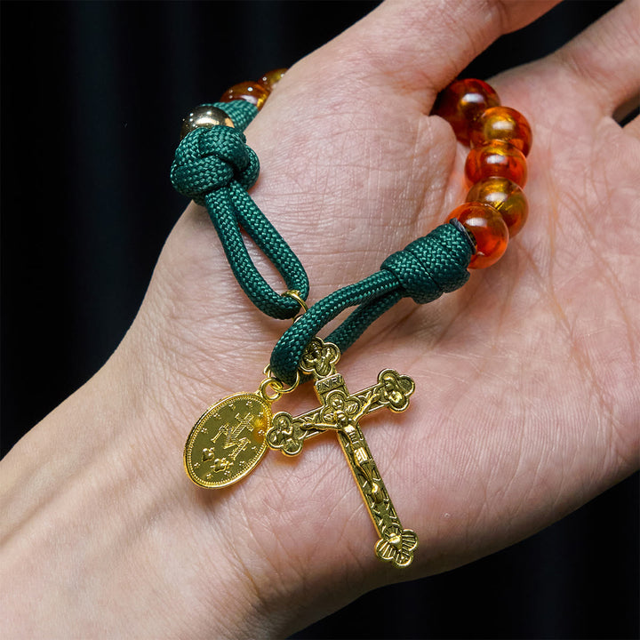 Christianartworkshop Chapelet de Noël en perles ambrées et paracorde verte avec médaille de la Sainte Famille - image 13
