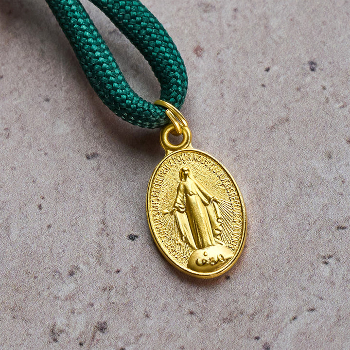 Christianartworkshop Chapelet de Noël en perles ambrées et paracorde verte avec médaille de la Sainte Famille - image 18