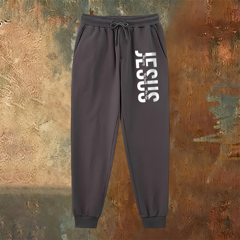 Pantalon de survêtement superposé à l'effigie de Jésus, créé par Christianartworkshop : un vêtement du quotidien porteur de spiritualité. - image 2
