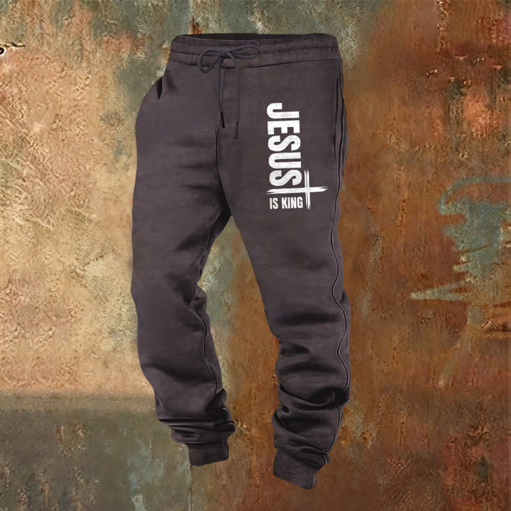 Pantalon de survêtement Christianartworkshop « Jésus est roi » : À porter au quotidien avec une foi royale - Gris foncé - 2XL - image 0