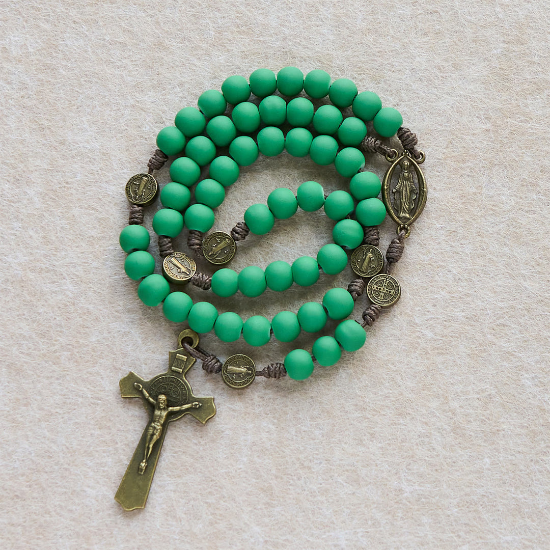 Christianartworkshop Cadeau de Noël : Chapelet en caoutchouc vert mat avec protection de saint Benoît - image 3