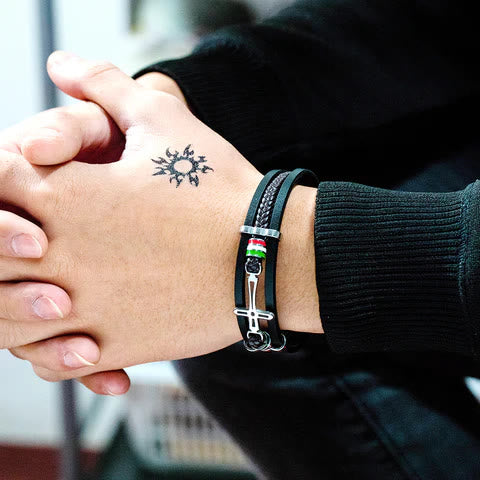 Bracelet en cuir avec croix Christianartworkshop : Foi inébranlable et dévotion élégante au quotidien - image 1