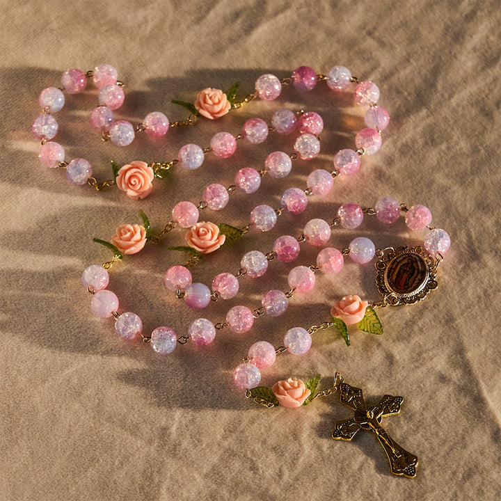 Christianartworkshop Vierge Marie avec un chapelet orné de roses : Foi intemporelle et symbole floral de la foi - image 7