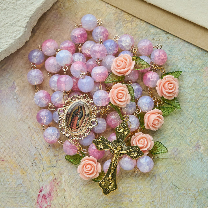Christianartworkshop Vierge Marie avec un chapelet orné de roses : Foi intemporelle et symbole floral de la foi - image 5