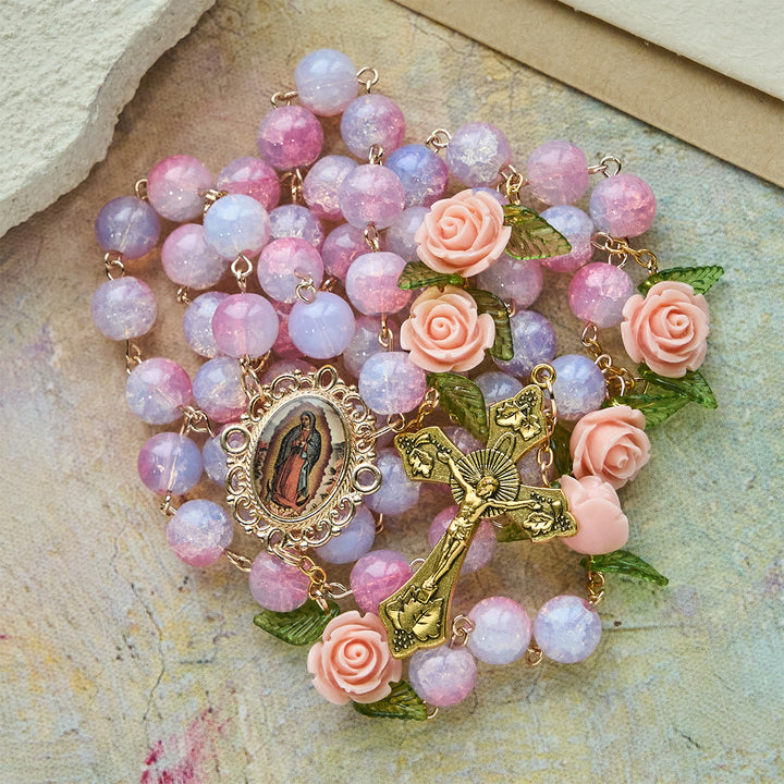 Christianartworkshop Vierge Marie avec un chapelet orné de roses : Foi intemporelle et symbole floral de la foi - image 6