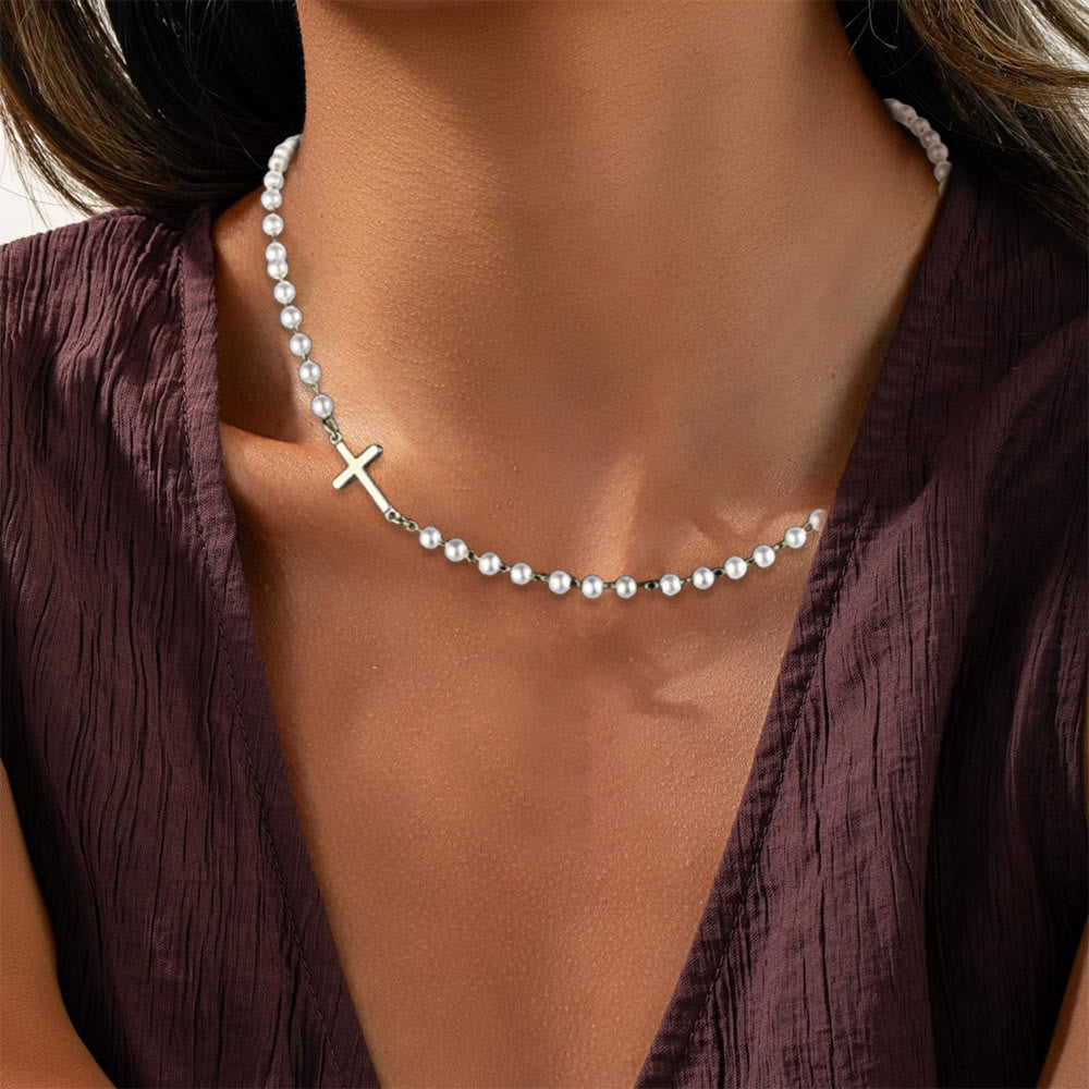 Christianartworkshop Collier de perles blanches avec croix : Dévotion élégante et grâce fidèle - image 1