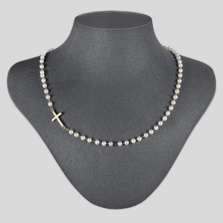 Christianartworkshop Collier de perles blanches avec croix : Dévotion élégante et grâce fidèle - image 2