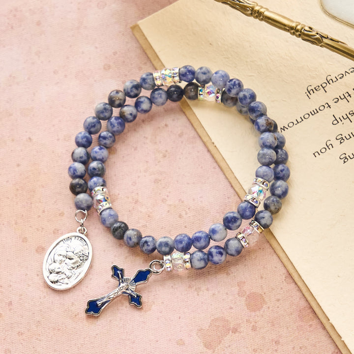 Christianartworkshop Bracelet chapelet en fil métallique avec pierre bleue et motif Sainte Famille - Tour de poignet : 18-24 cm (7,09-9,45 pouces) - image 0
