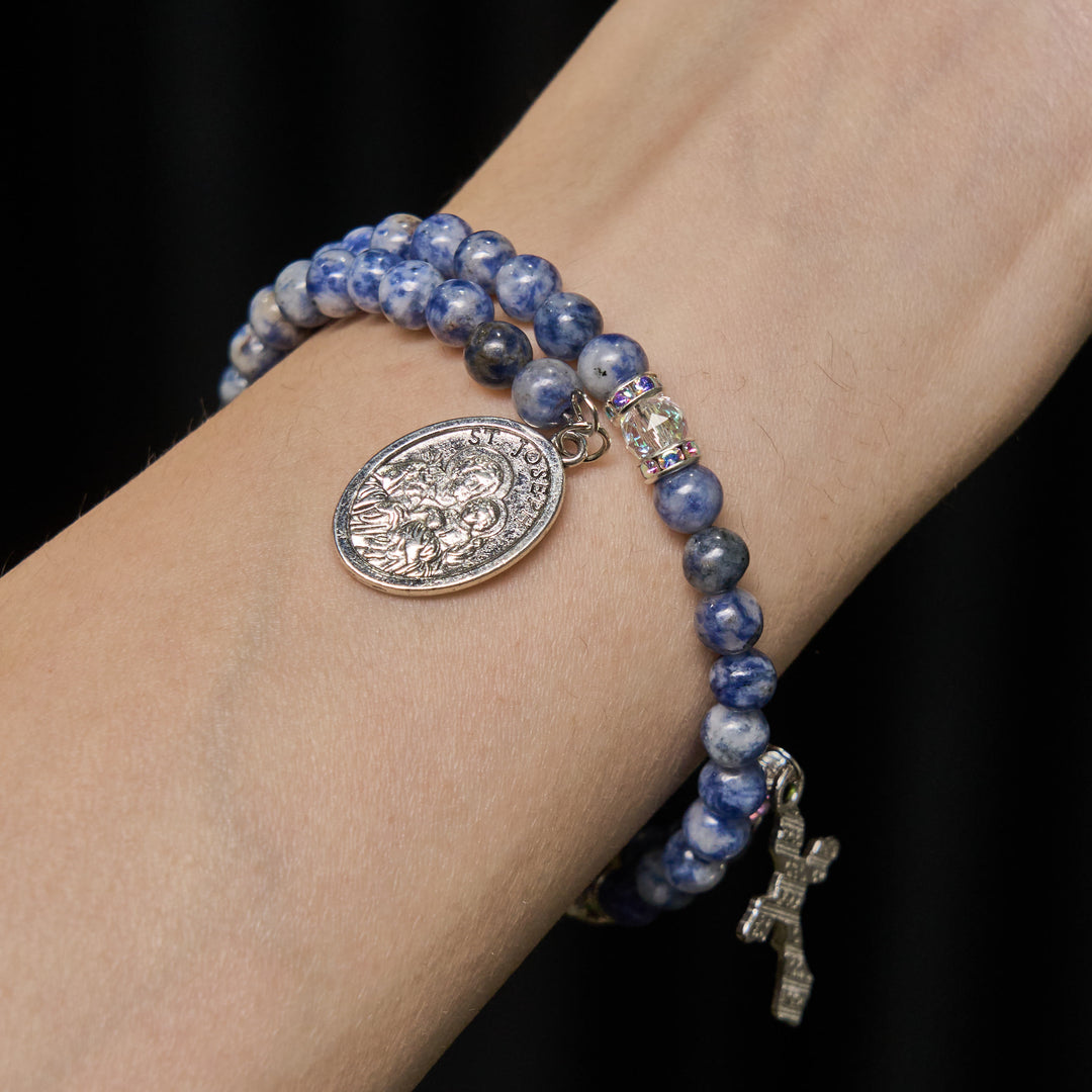 Christianartworkshop Bracelet chapelet en fil métallique avec pierre bleue et motif Sainte Famille - image 2