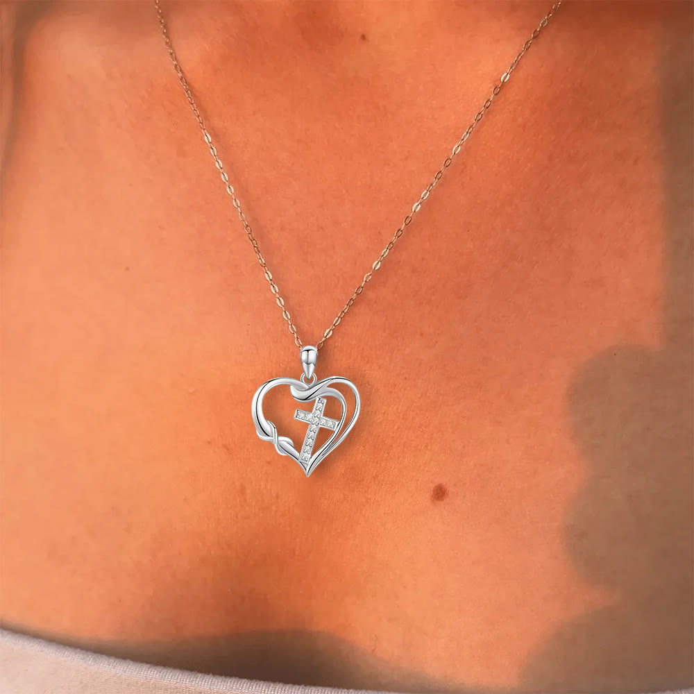 Christianartworkshop Collier Cœur et Croix : Dévotion et Élégance Intemporelle - image 1