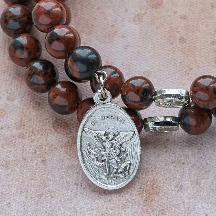 Christianartworkshop Bracelet chapelet en acajou naturel et obsidienne, fil mémoire, avec Jésus - image 7