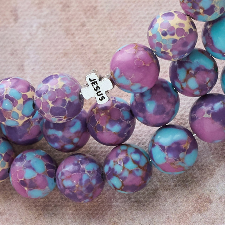 Christianartworkshop Bracelet chapelet en fil mémoire de jaspe impérial violet avec crucifix en émail - image 7