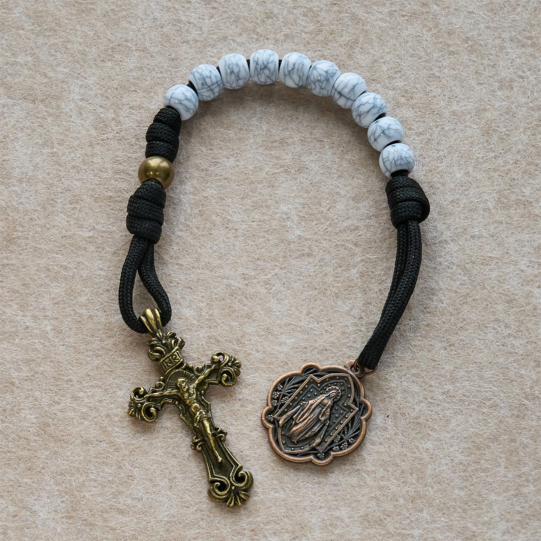 Christianartworkshop Chapelet de poche à perles blanc mat craquelé avec croix sacrée en laiton - image 4