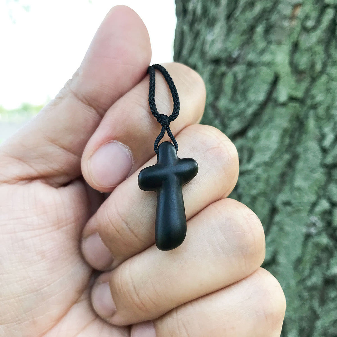 Christianartworkshop Pendentif Croix en Ébène : Matériau naturel et symbole de foi pour un lien spirituel - image 2