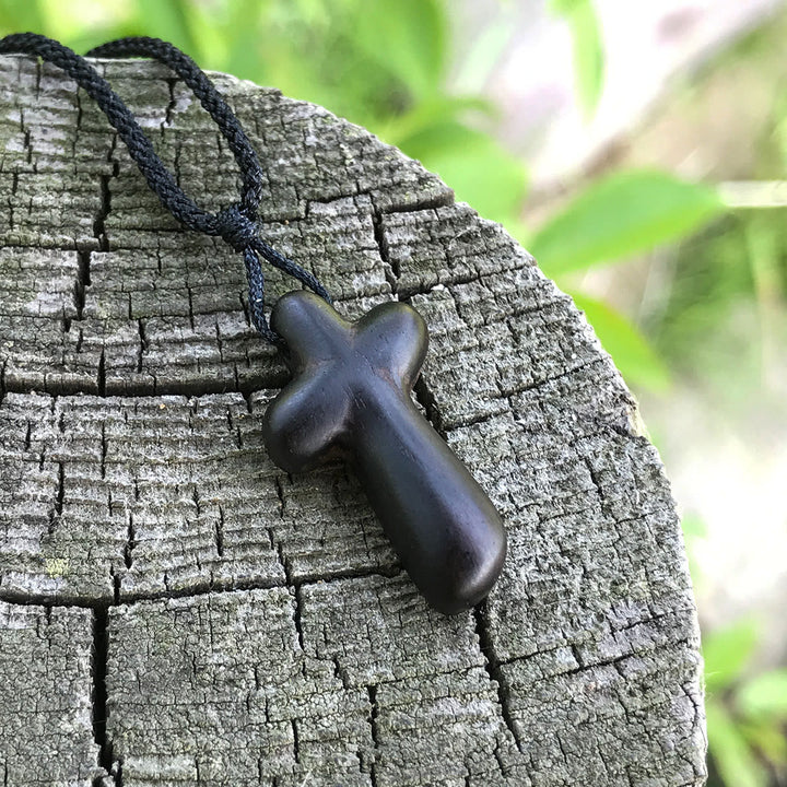 Christianartworkshop Pendentif Croix en Ébène : Matériau naturel et symbole de foi pour un lien spirituel - Bois d'ébène - image 0