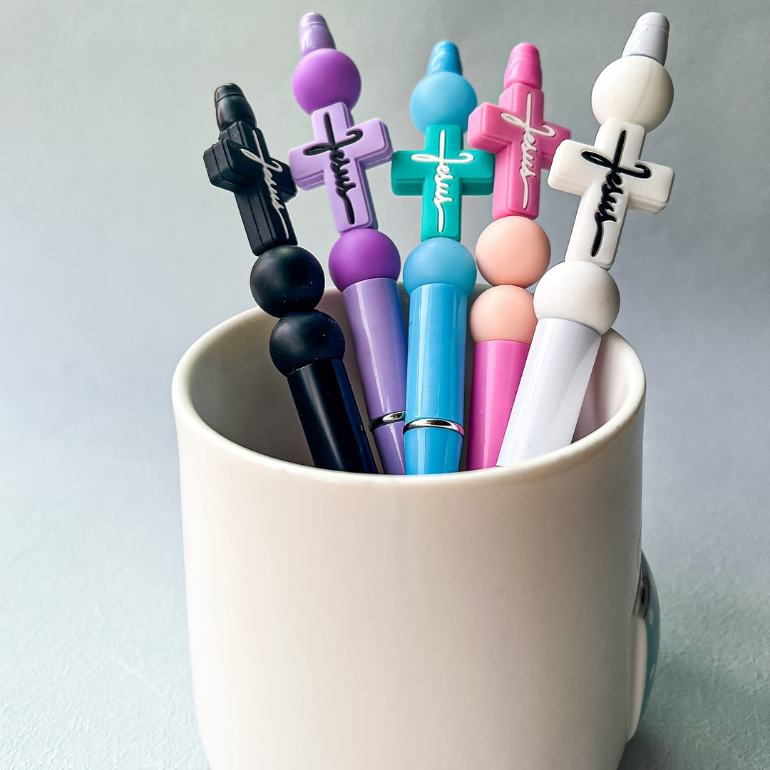 Christianartworkshop Stylo Croix de Jésus : Un instrument d'écriture inspiré par la foi et empreint de charme symbolique - image 4