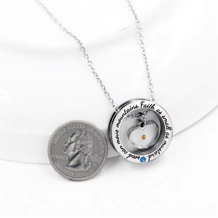 Collier « Foi comme graine de moutarde » de Christianartworkshop : Breloques variées et symbole sacré à porter au quotidien - Cœur avec les Écritures - image 0