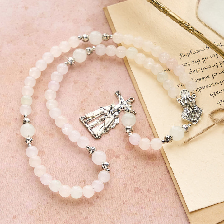 Christianartworkshop Chapelet pastel à couleur changeante sous UV avec crucifix et mains jointes en prière - image 9