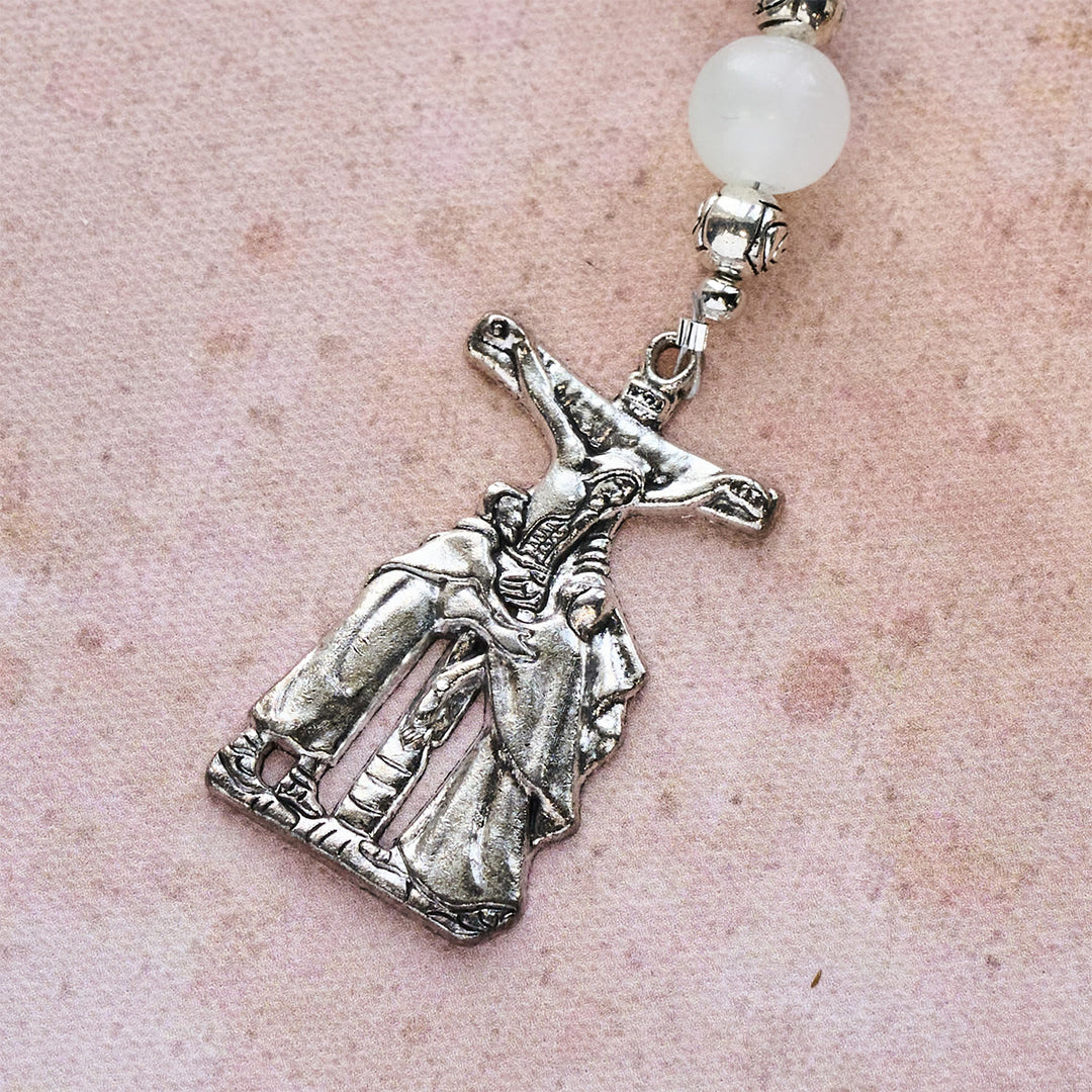 Christianartworkshop Chapelet pastel à couleur changeante sous UV avec crucifix et mains jointes en prière - image 13