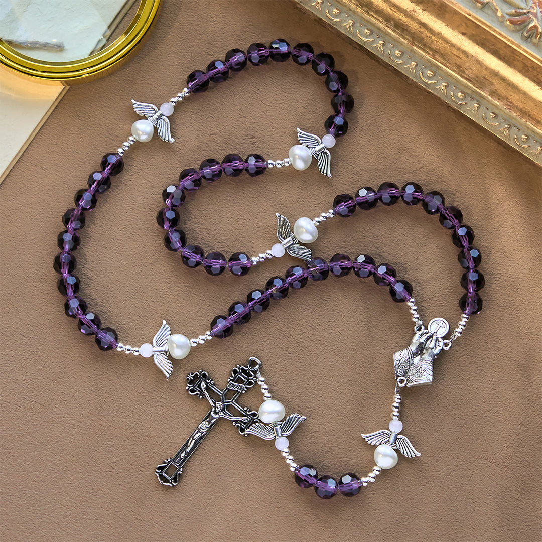 Chapelet violet orné d'anges, créé par Christianartworkshop : Laissez les anges tisser la grâce dans vos prières - Foi enveloppée d'anges - image 0