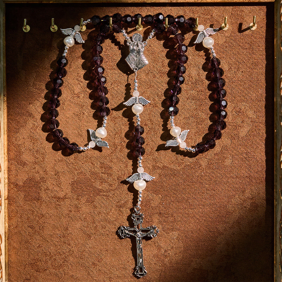 Chapelet violet orné d'anges, créé par Christianartworkshop : Laissez les anges tisser la grâce dans vos prières - image 3