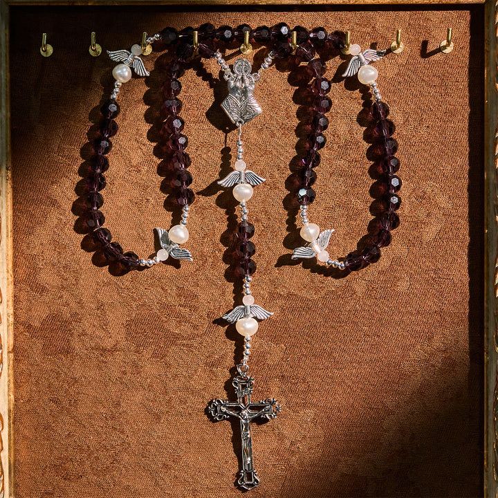 Chapelet violet orné d'anges, créé par Christianartworkshop : Laissez les anges tisser la grâce dans vos prières - image 3