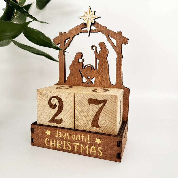 Christianartworkshop Décorations de Noël en forme de bloc de la Nativité : Jeton Cozy Grace pour le compte à rebours - image 2