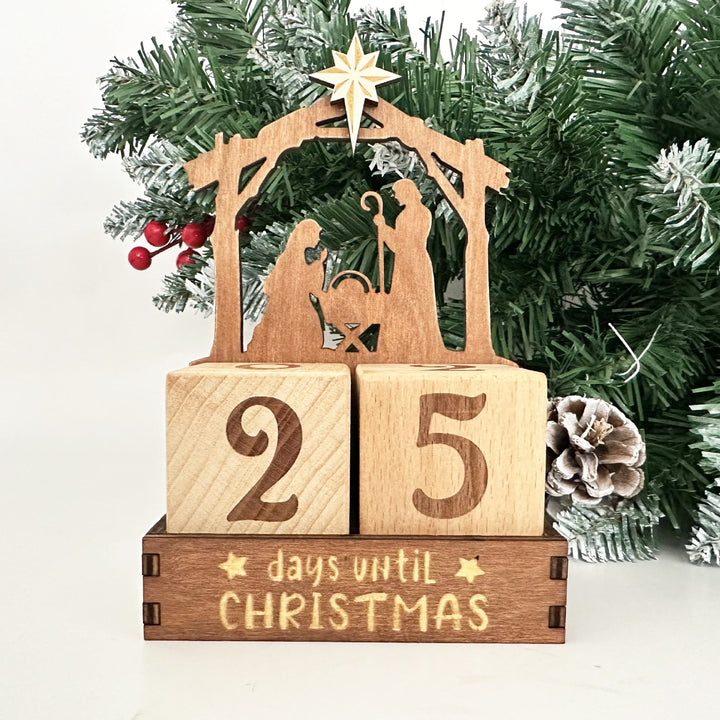 Christianartworkshop Décorations de Noël en forme de bloc de la Nativité : Jeton Cozy Grace pour le compte à rebours - Calendrier de Noël - image 0