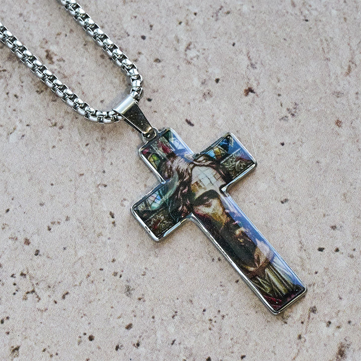 Christianartworkshop Collier croix à vitrail : une foi artistique près du cœur - image 4